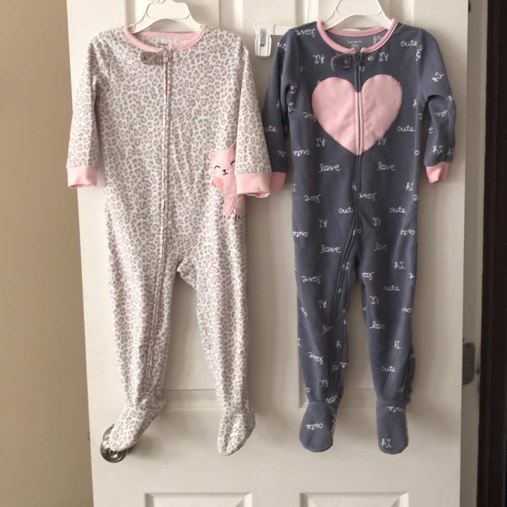 2 pairs of Carter’s footie pajamas size 24 months